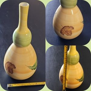 Yellow green bud vase leaf autumn fall